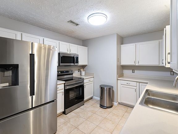 3rd image of 6900 Glenroy Ct