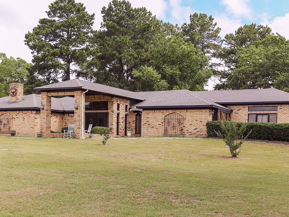 1st image of 704 El Lago Dr