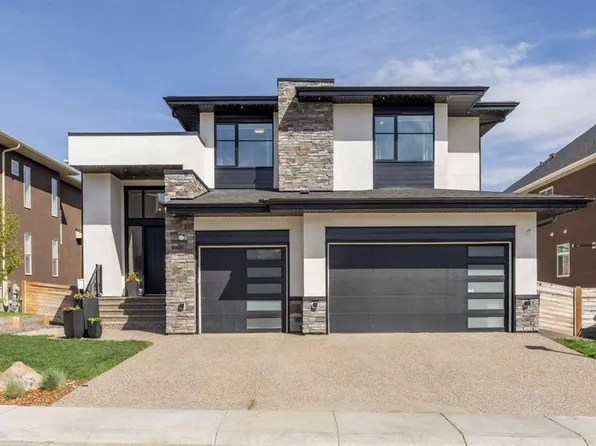 127 W Kinniburgh Cres, Chestermere, AB T1X 1Y1