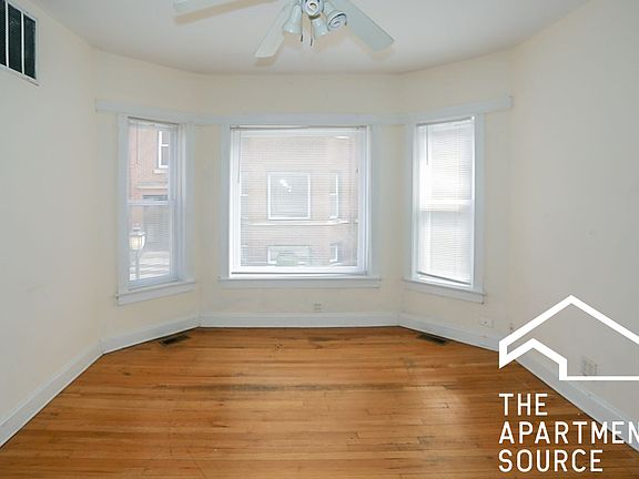 4th image of 859 W Cornelia Ave APT 1S