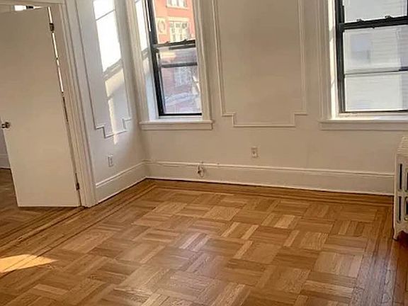 3rd image of 325 Manhattan Ave APT 2