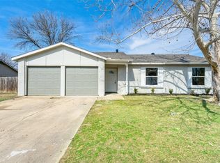 1905 Primrose Ct, Arlington, TX 76014