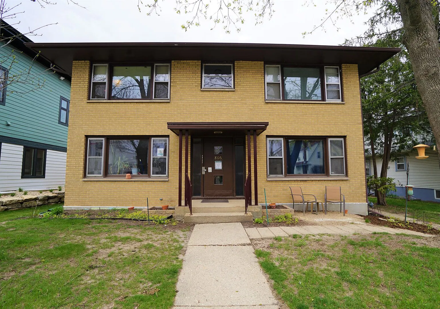 806 — Photo 1