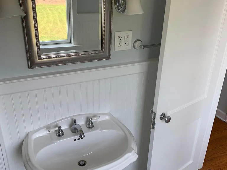 1215 Western Ave — Photo 6