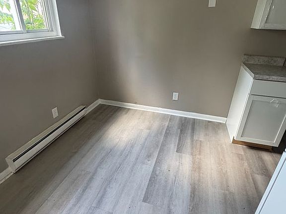 5th image of 4 Bryant Ln APT 1