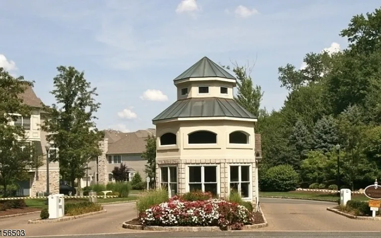 210 Edmonton Ct — Photo 34