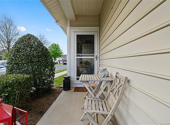 5th image of 8056 Lynwood Sq #Townhouse