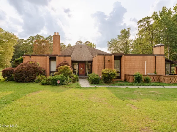 1900 Pawnee Drive, Kinston, NC 28504