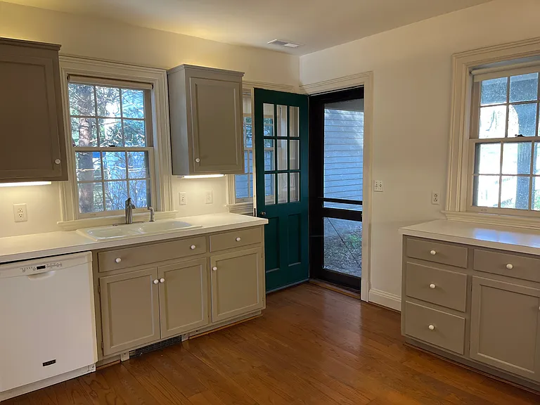 Sherwood Ln — Photo 10