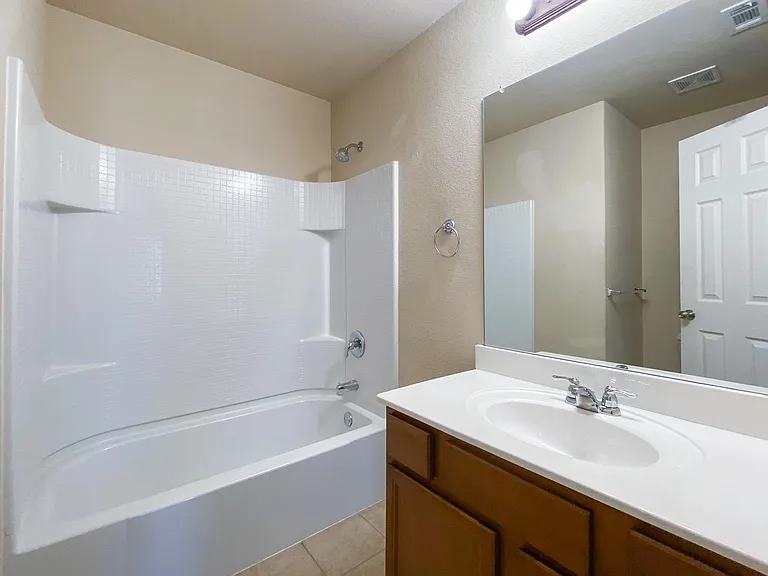 6940 Derbyshire Dr — Photo 18