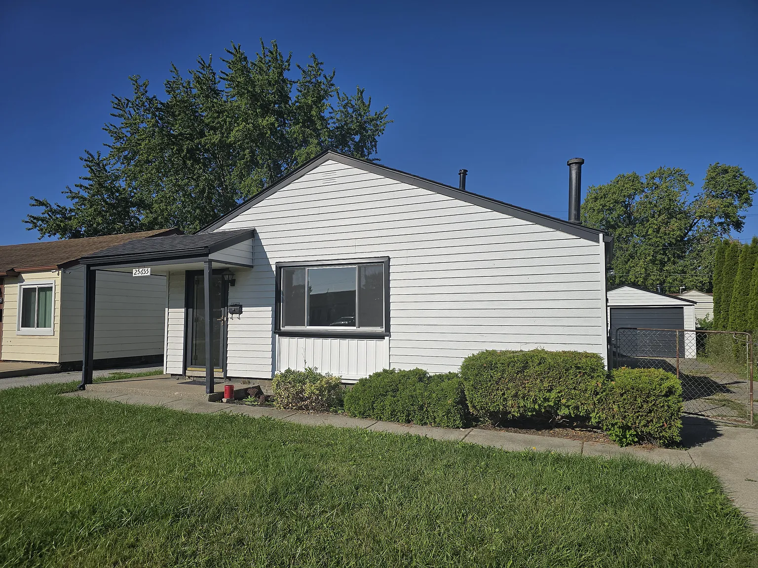 3 bed, 1000 sqft, $1,400 — Photo 1