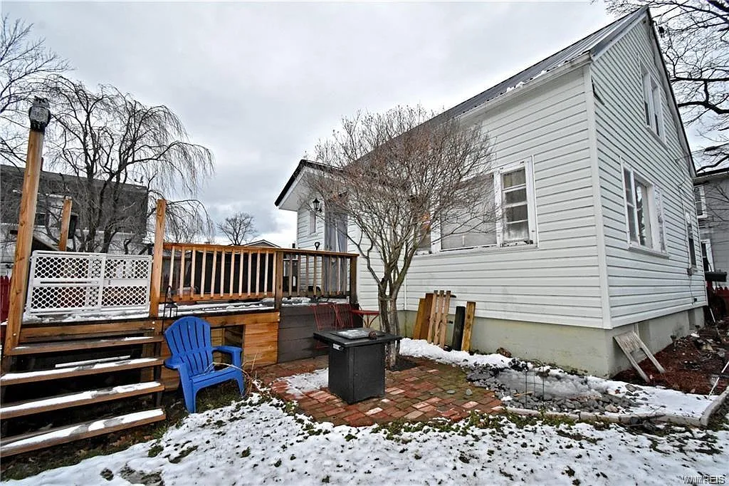 20 Christy St photo 1