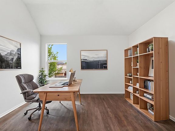 4th image of 725 Parkford Ln