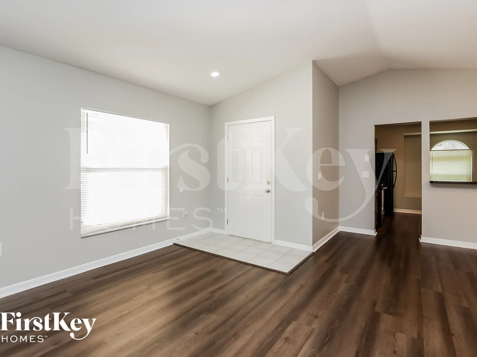 3 bed, 2.0 bath, 1390 sqft, $1,845 — Photo 2