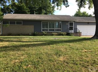 308 E Maple St, Holstein, IA 51025
