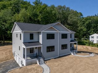 27 Rollins St #B, Groveland, MA 01834