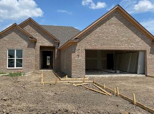 909 Pin Oak Dr, West Memphis, AR 72301