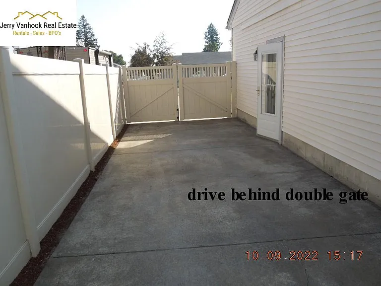 1324 W Gordon Ave — Photo 3