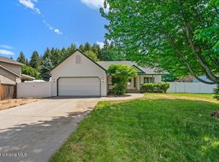 879 E Cloverleaf Dr, Hayden Lake, ID 83835