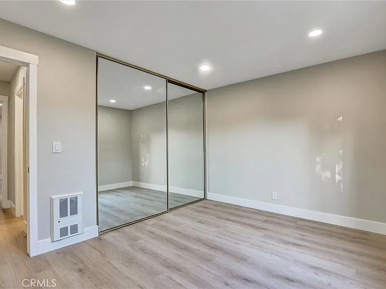 93 Streamwood — Photo 4