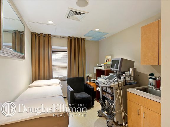 3rd image of 142 Joralemon St Ste 4CF
