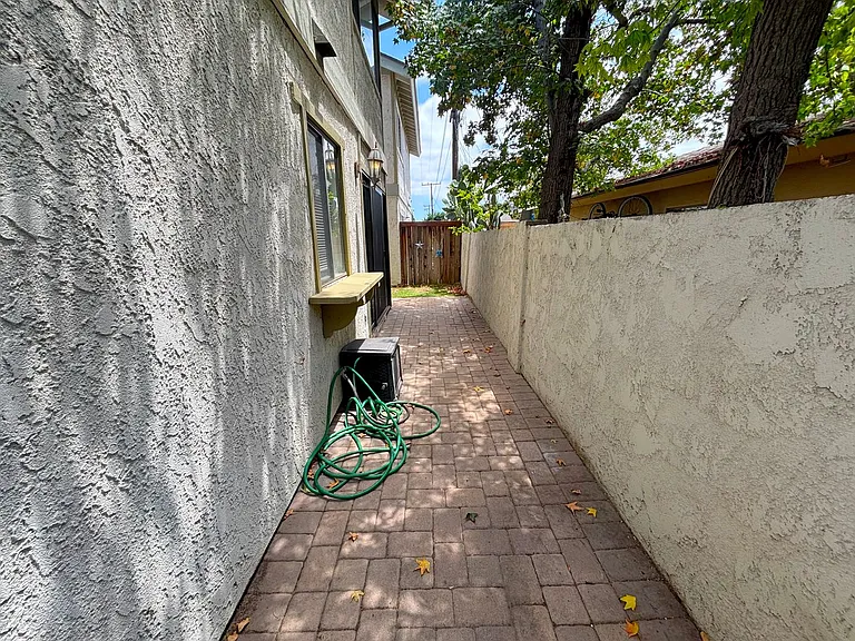 3310 E Collins Ave #1 — Photo 27
