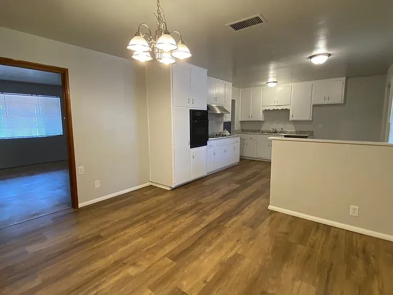 1014 W 17th Pl — Photo 7