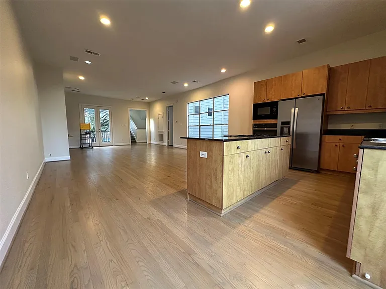 2713 Crawford St — Photo 15