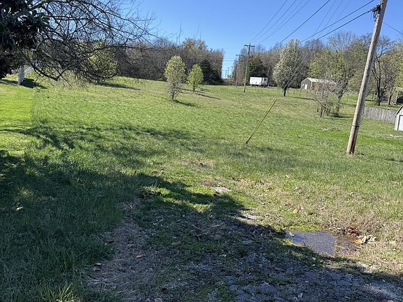 3rd image of 2850 Posey Hill Rd