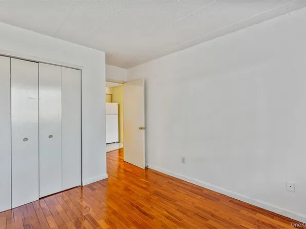 147-45 Barclay Avenue image 3 of 14