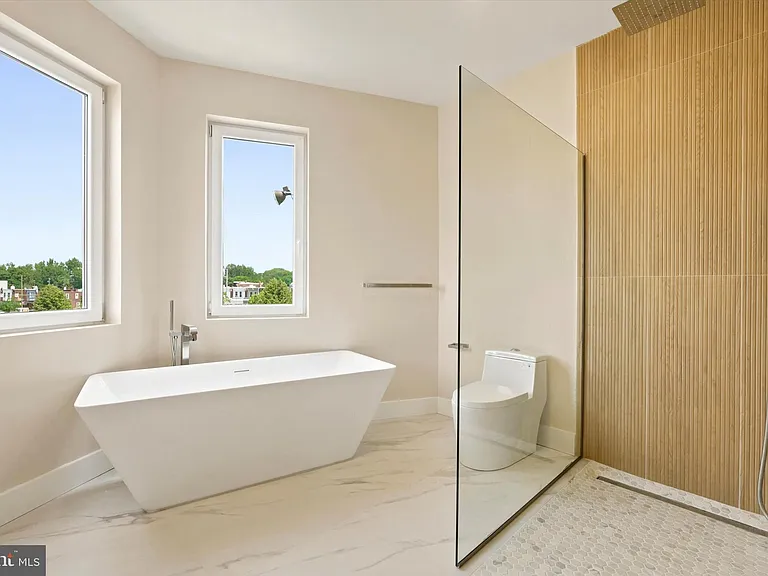 2440 E Harold St — Photo 11