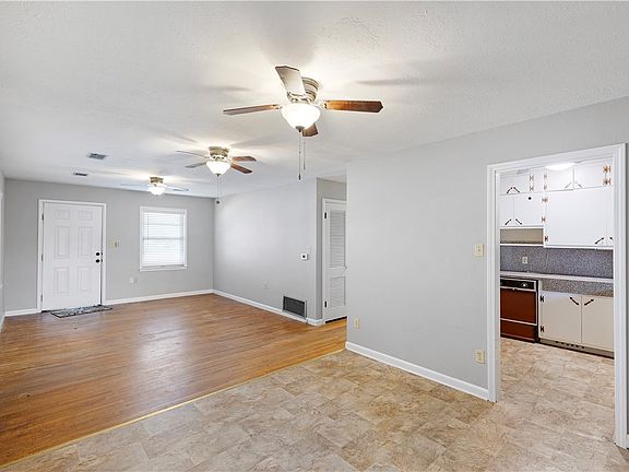 5th image of 510 E 11th St