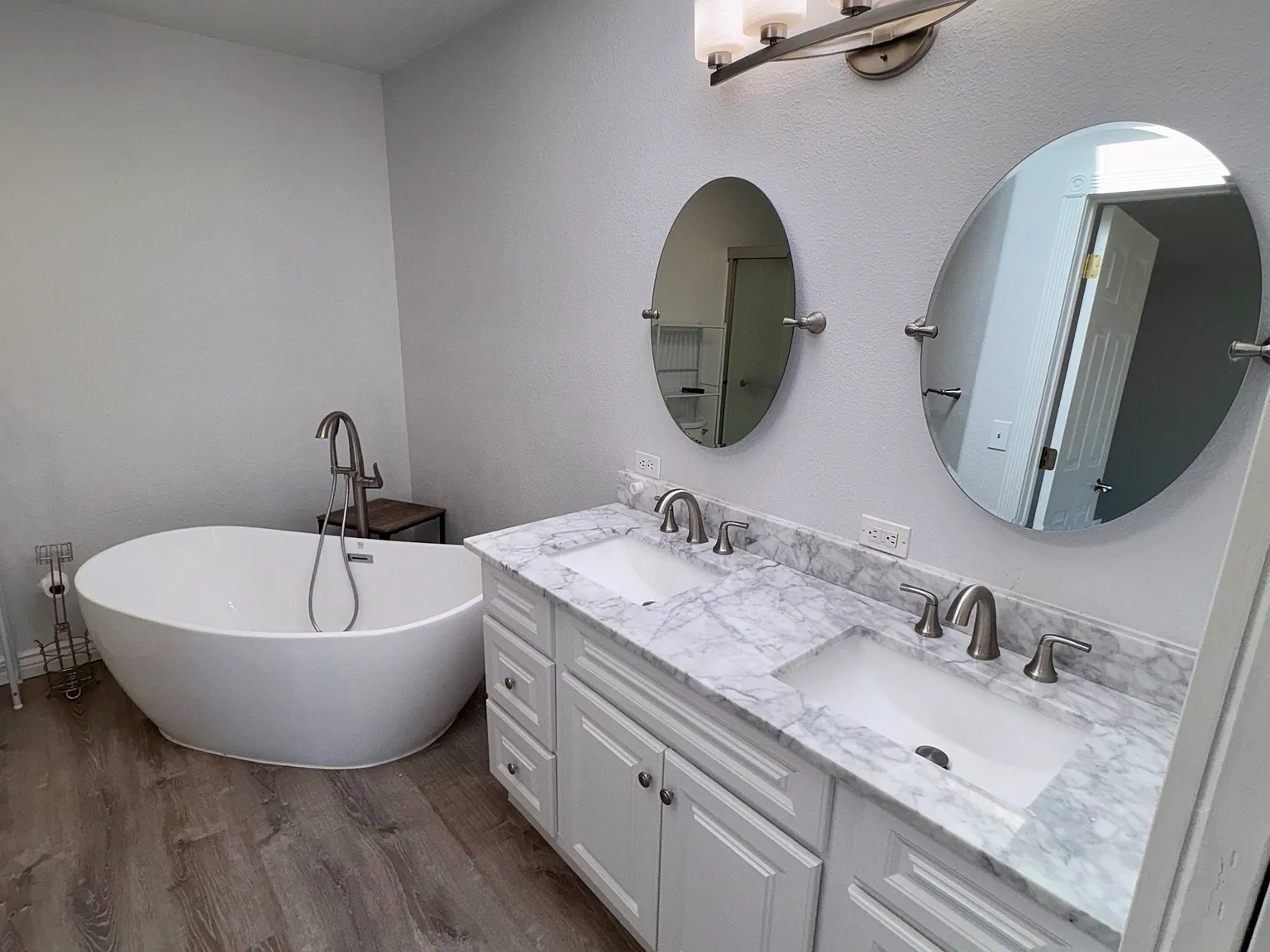 4 bed, 2058 sqft, $2,995 — Photo 4