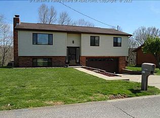 2640 Raceview Dr, Ona, WV 25545