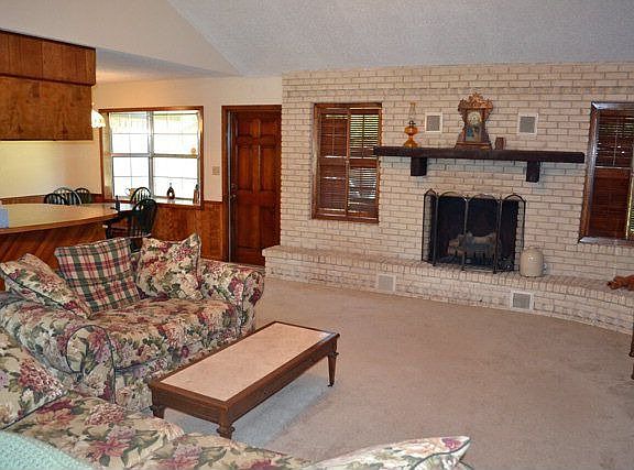4th image of 405 Rosewood Dr