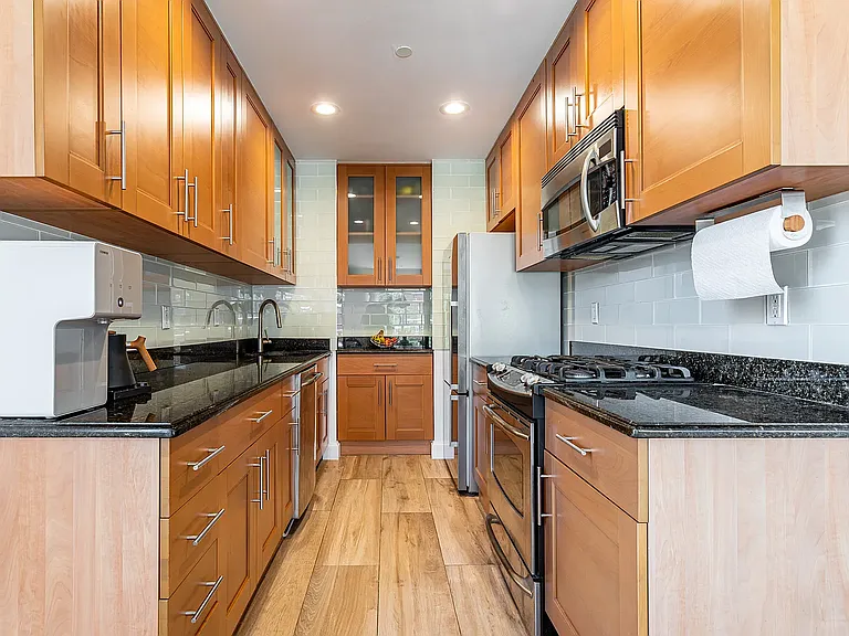 483 Washington Ave #6A — Photo 4
