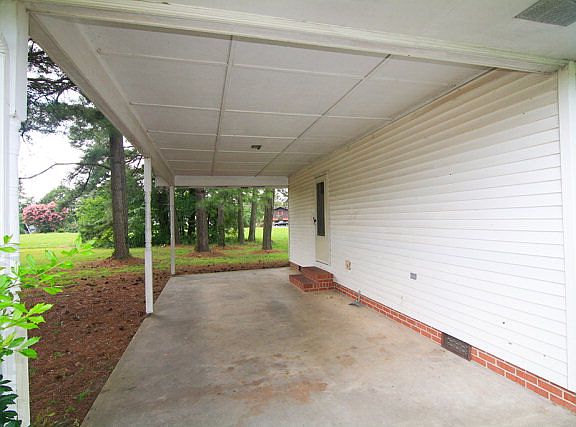 4th image of 150 Fairway Dr