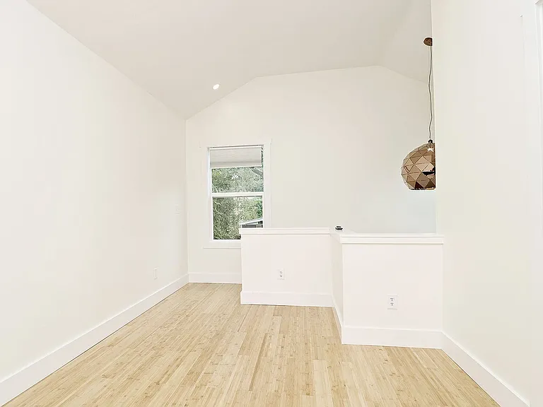 513 12th St NW #B — Photo 9