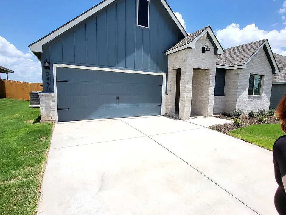 2455 Muscovy Dr