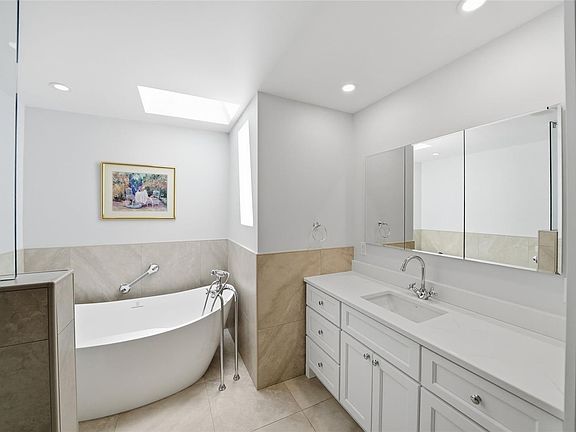 4th image of 2655 Andover Rd #12