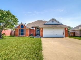 203 Dove Mdws, Krum, TX 76249