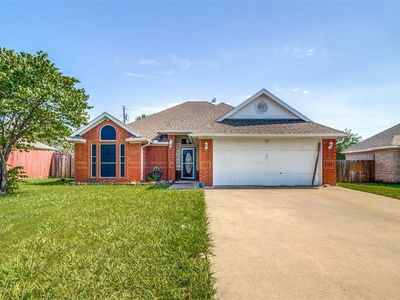 203 Dove Mdws, Krum, TX, 76249