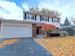 2242 Oxnard Dr, Downers Grove, IL 60516