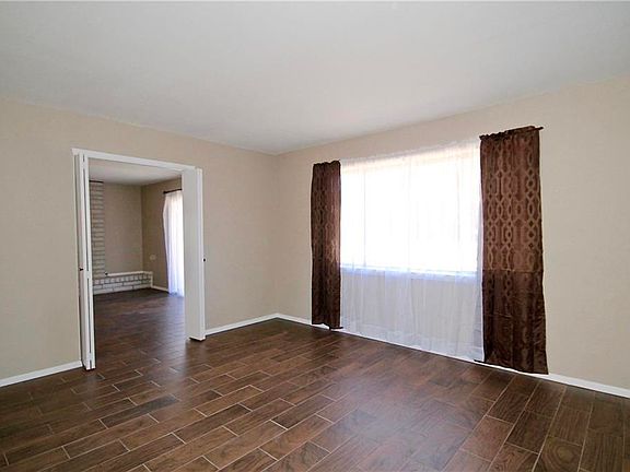 5th image of 2804 Chaswood St
