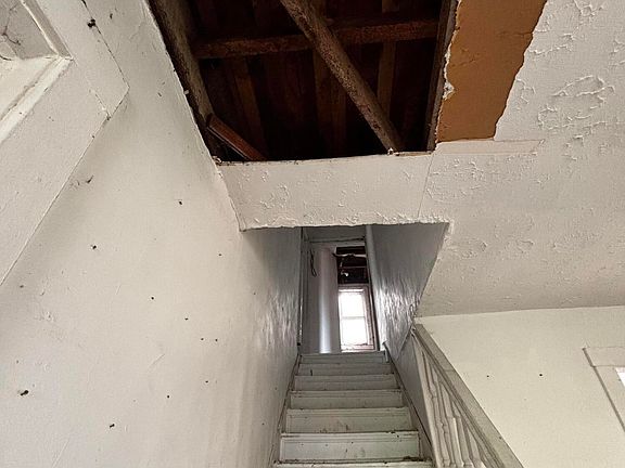 4th image of 176 N Church St