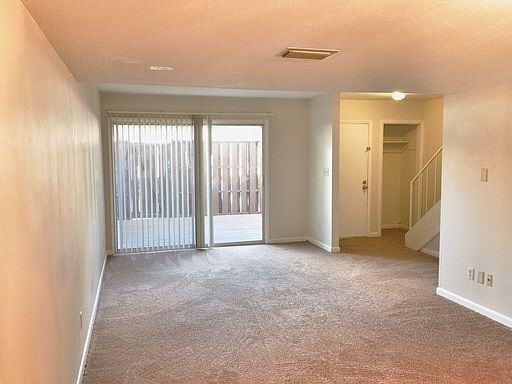 5th image of 402 Westwood Dr