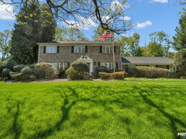 309 Windham Ct, Wyckoff, NJ 07481