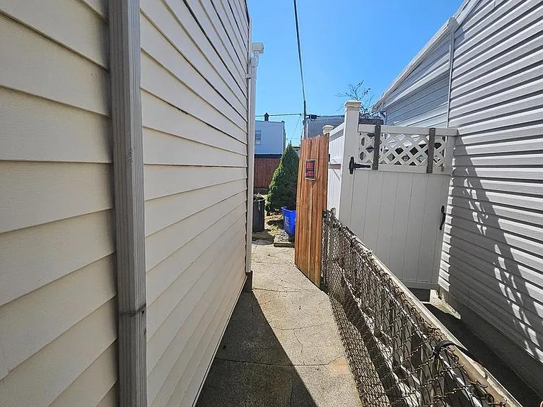 4637 Melrose St — Photo 24