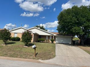107 S Sendero Dr, Decatur, TX 76234