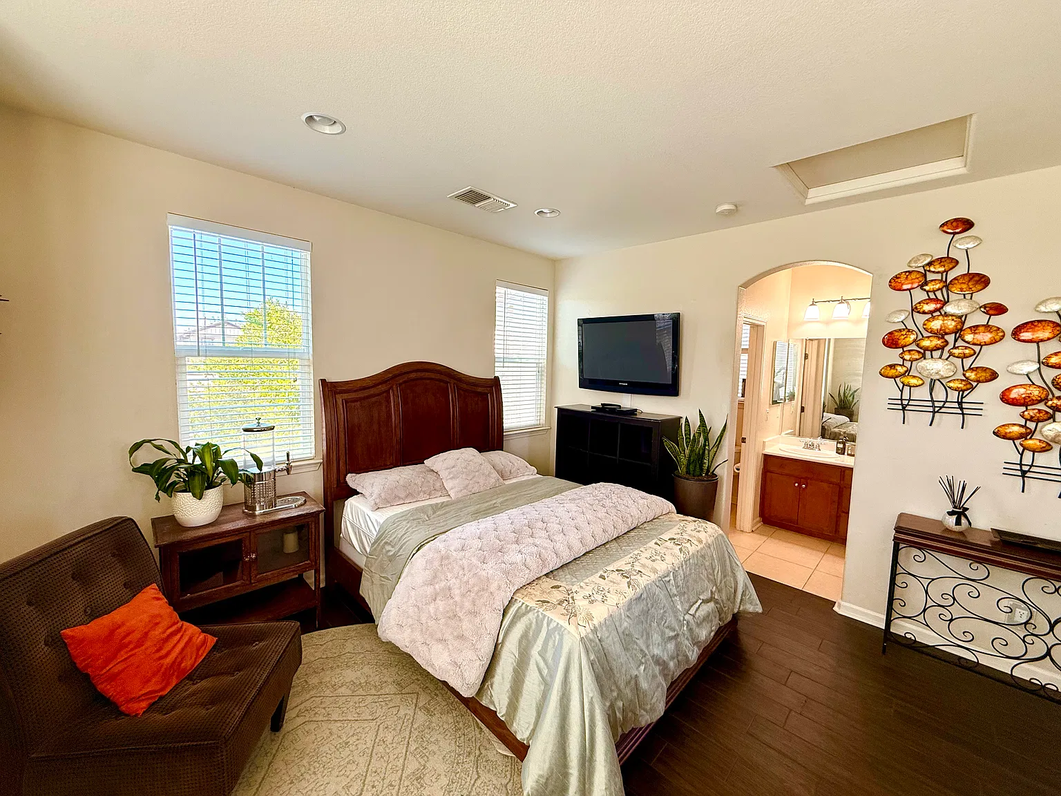 360 W Piedmont Dr — Photo 2